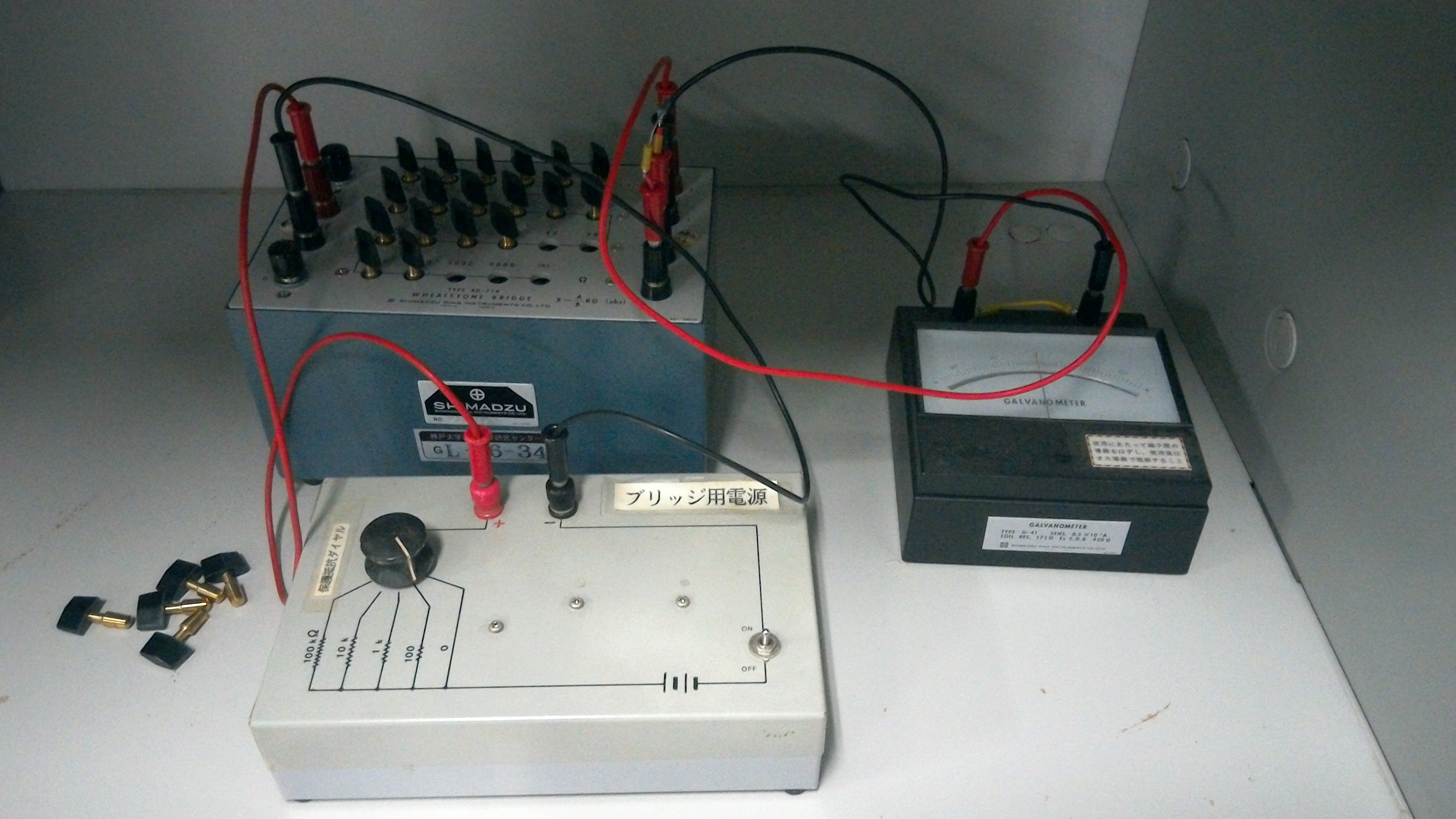 alt ホイートストンブリッジ電気抵抗測定器